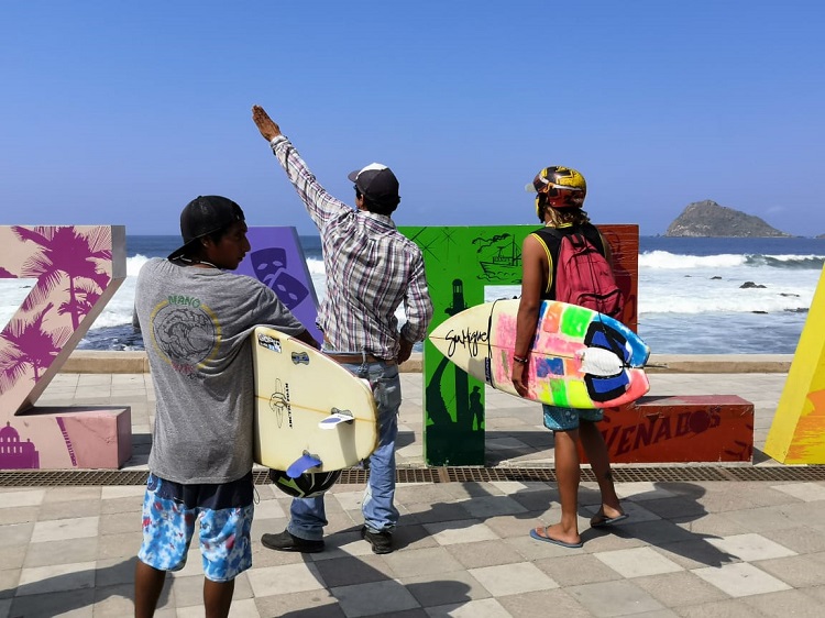 manifestación de surfistas